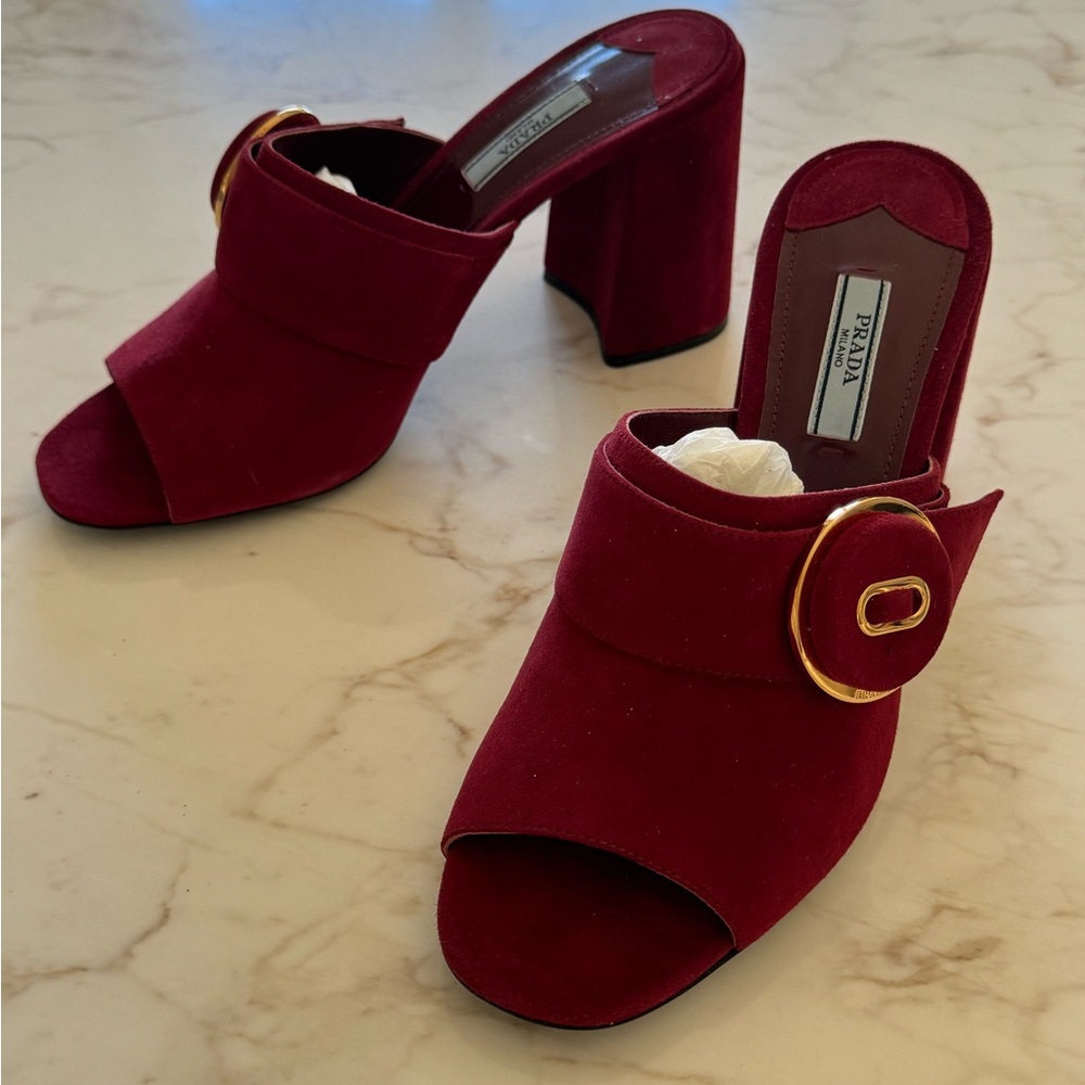 PRADA suede mules in beautiful red color to complete your holiday outfit!